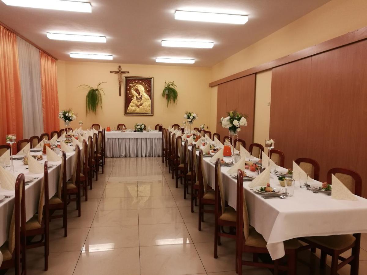 Centrum Ostra Brama Im. Jana Pawla II Skarżysko-Kamienna エクステリア 写真